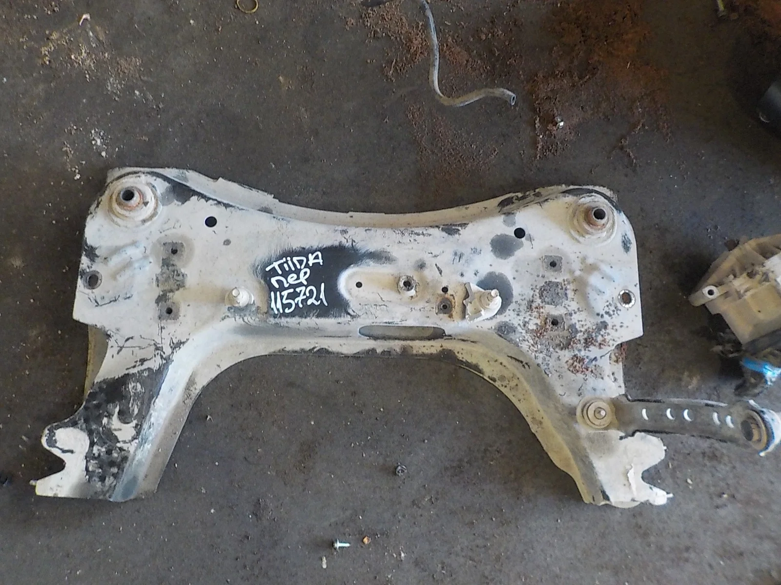 Подрамник Nissan Tiida C11 (2004—2012) Перед