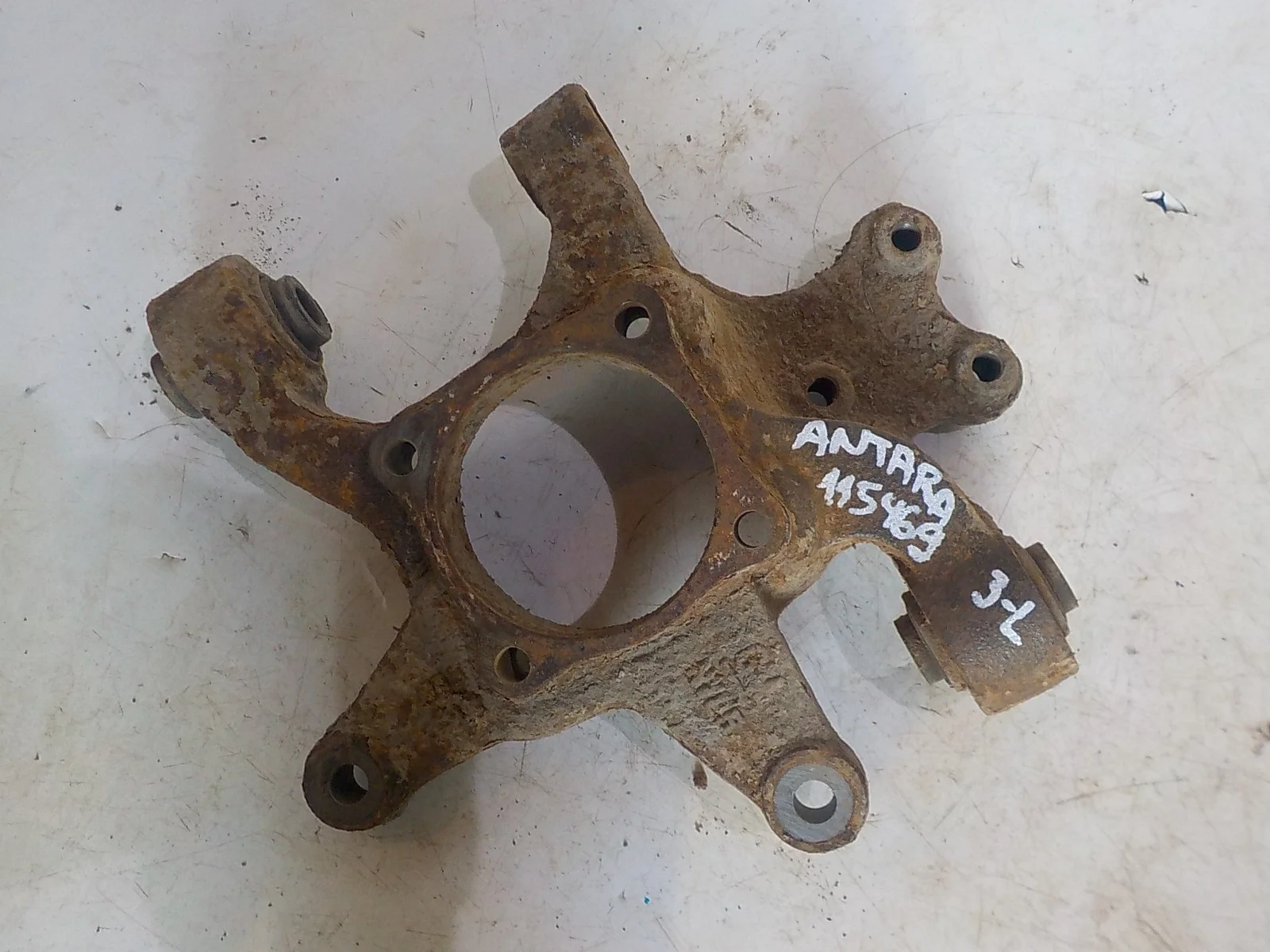 кулак поворотный Chevrolet Captiva I (2006—2011) Зад Лево