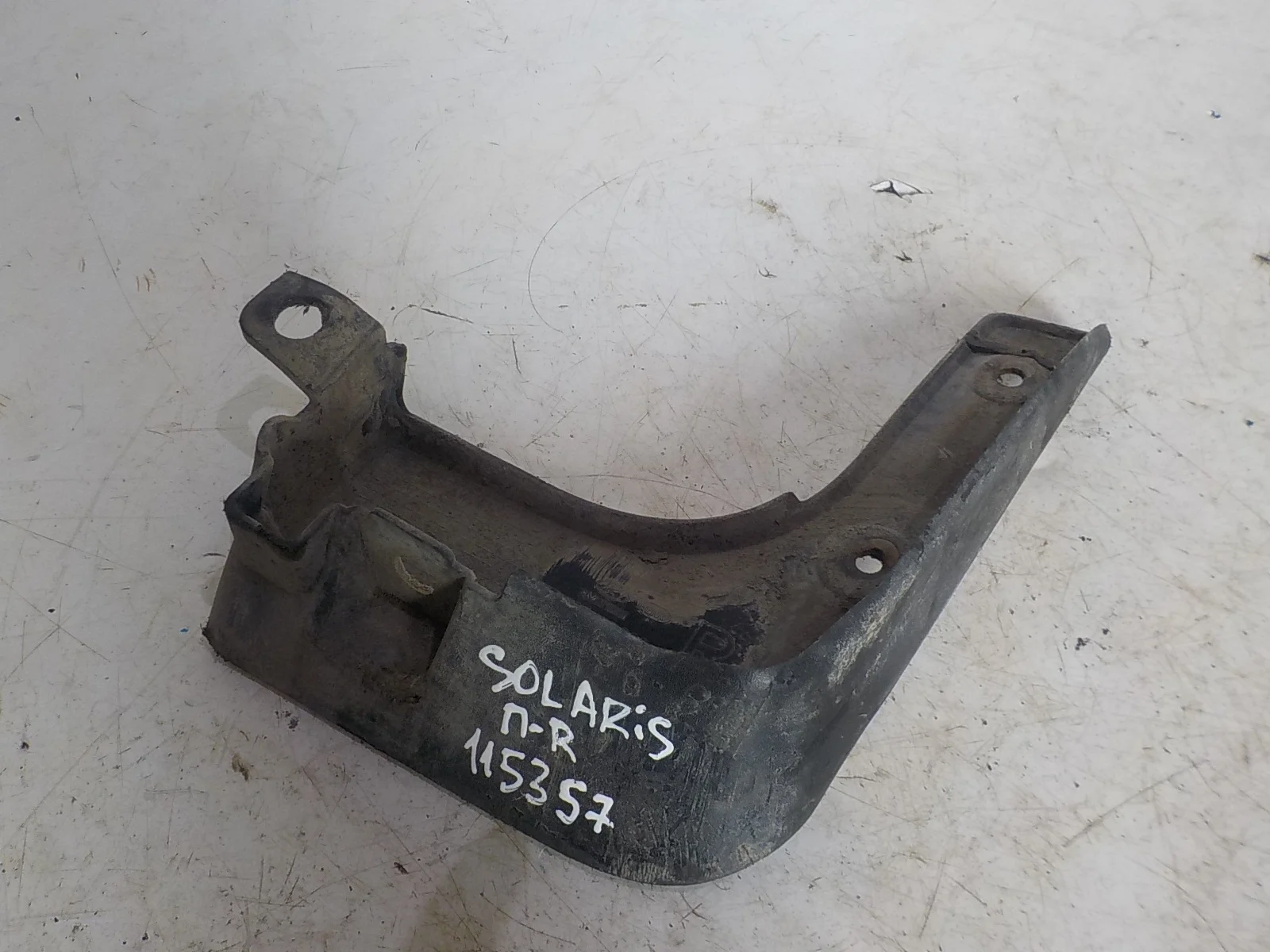 Брызговик Hyundai Solaris I (2010—2014) Перед Право