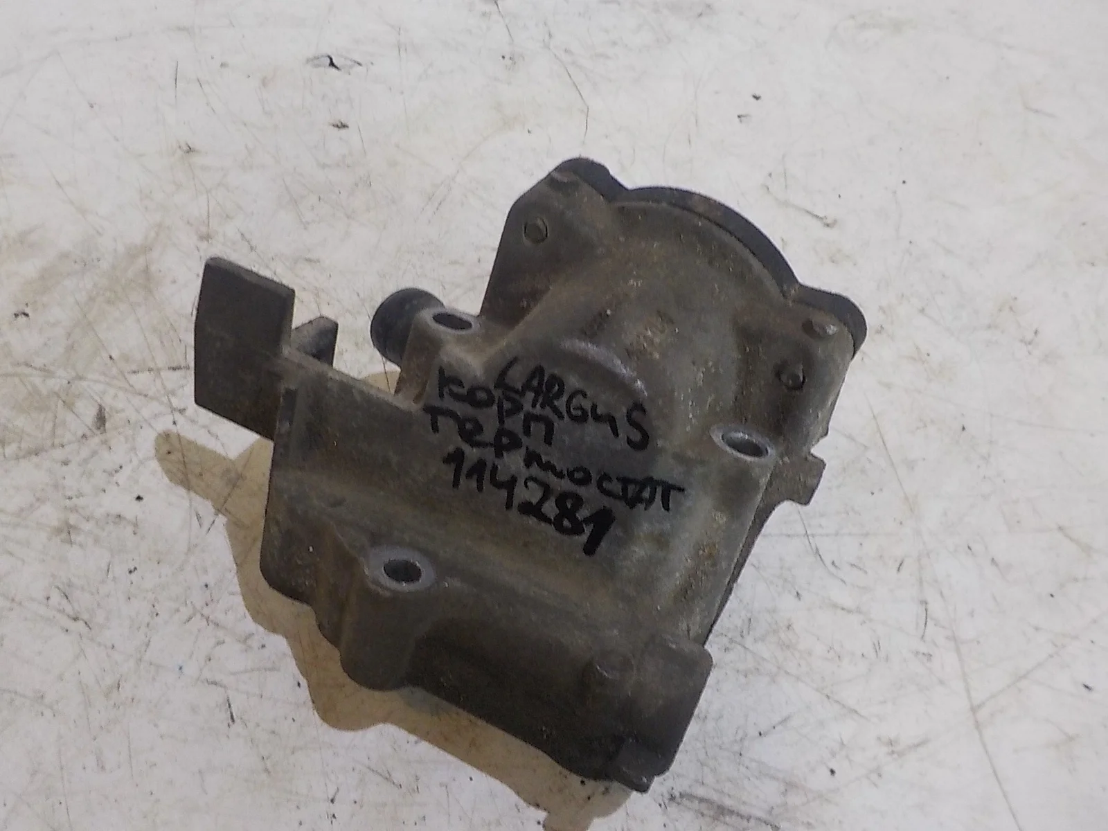 Корпус термостата Renault Logan I (2004—2009)