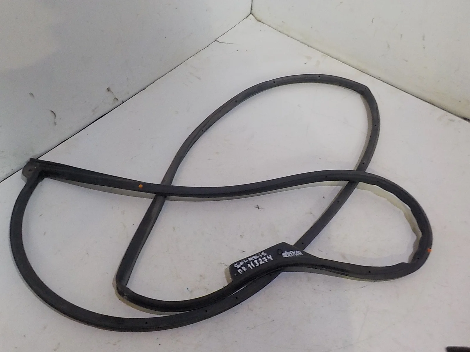 резинка дверная Hyundai Solaris I (2010—2014) Перед Право