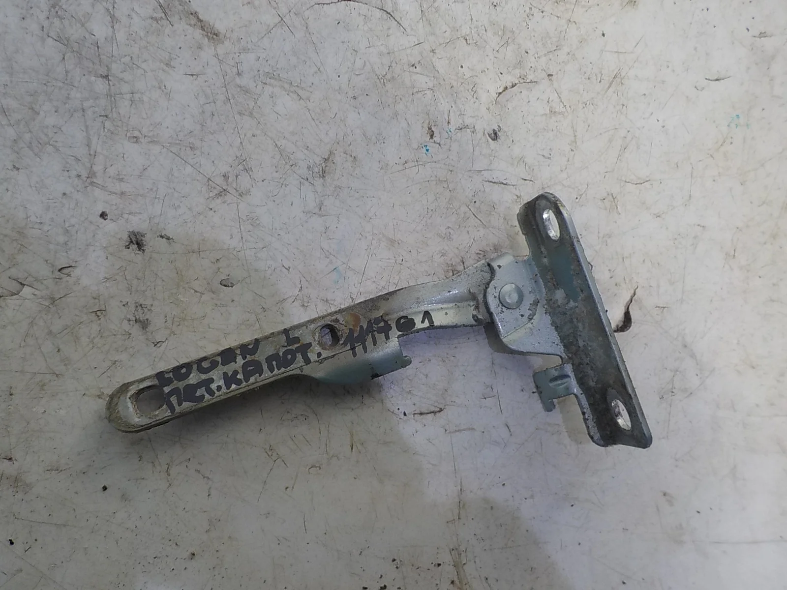 Петля капота ВАЗ (LADA) Largus I (2012—2021)