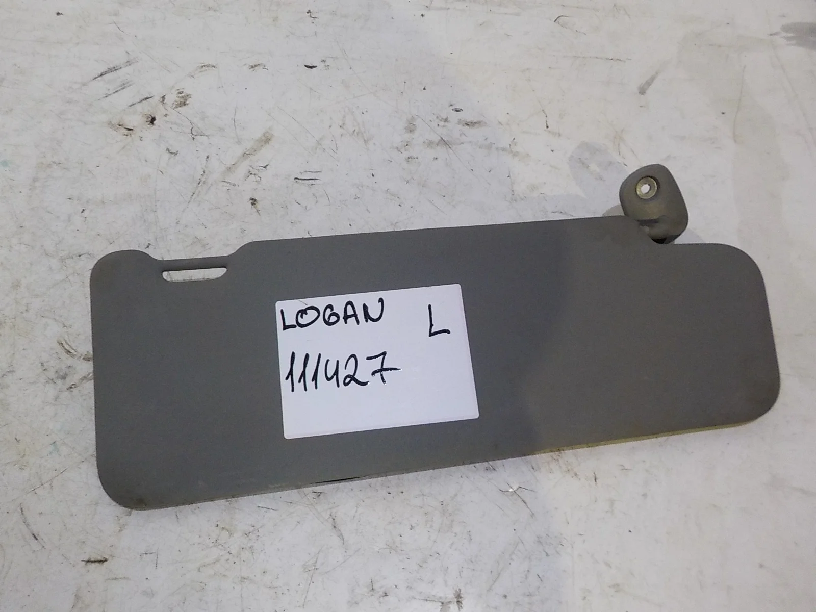 козырек Renault Sandero I (2009—2014) Перед Лево