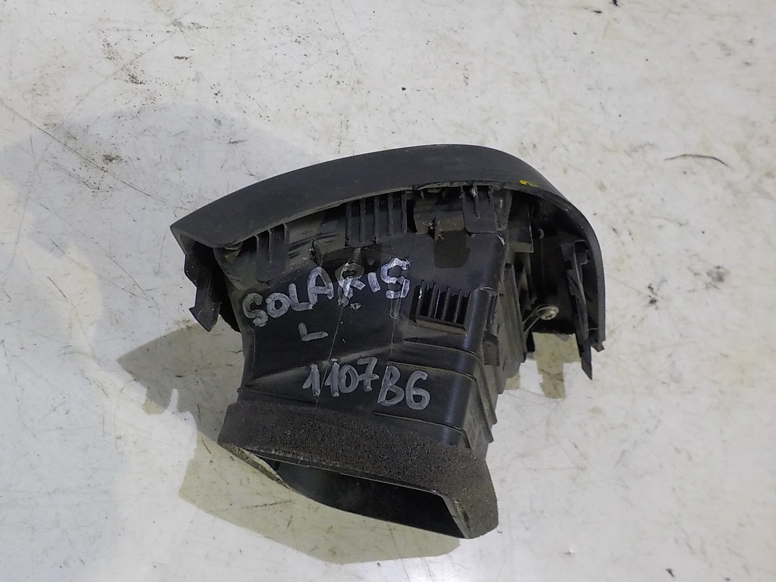 Дефлектор воздушный Hyundai Solaris I рестайлинг (2014—2017)  Лево