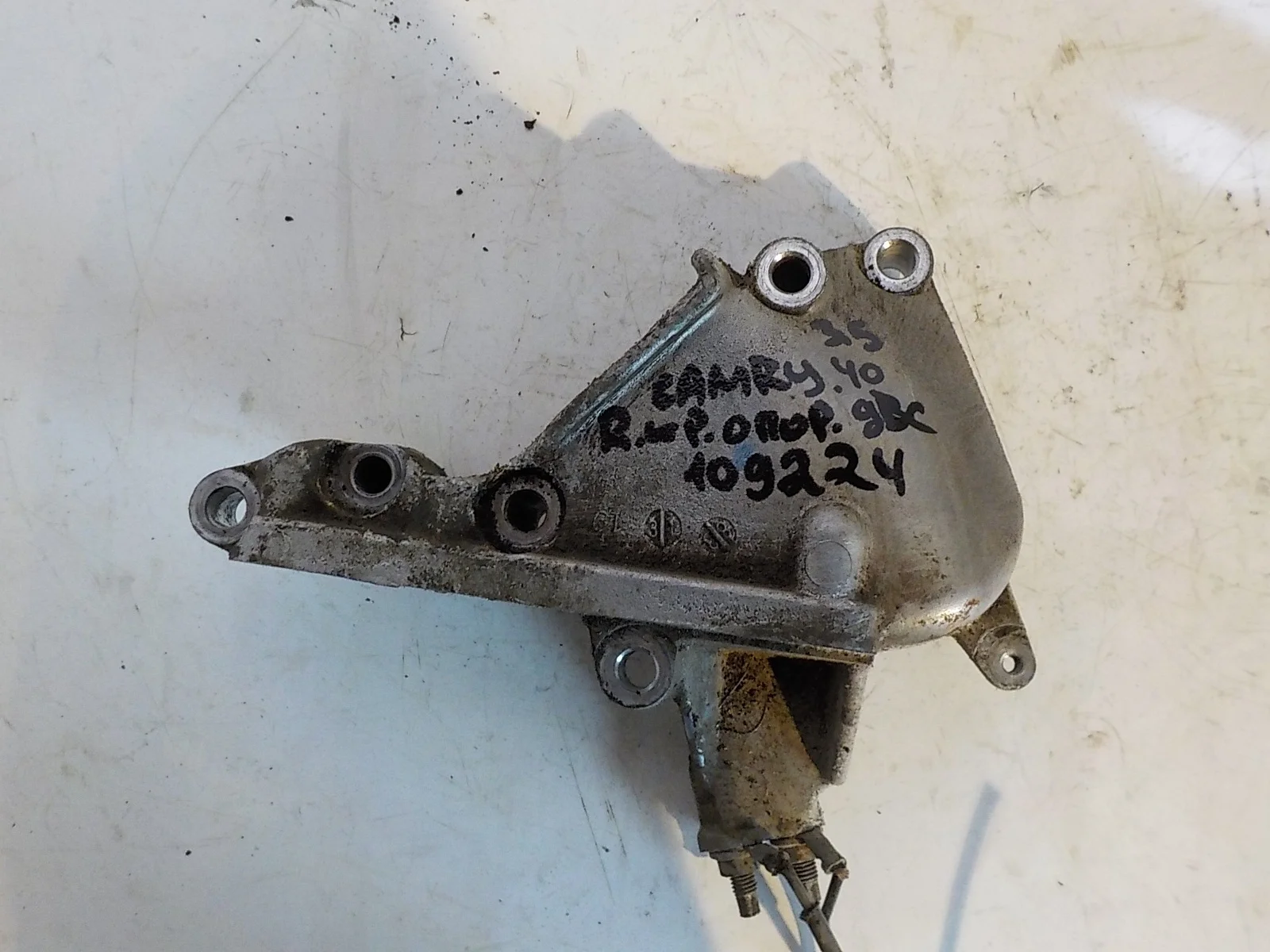 Кронштейн опоры двигателя Toyota Camry XV40 (2006—2009)  Право