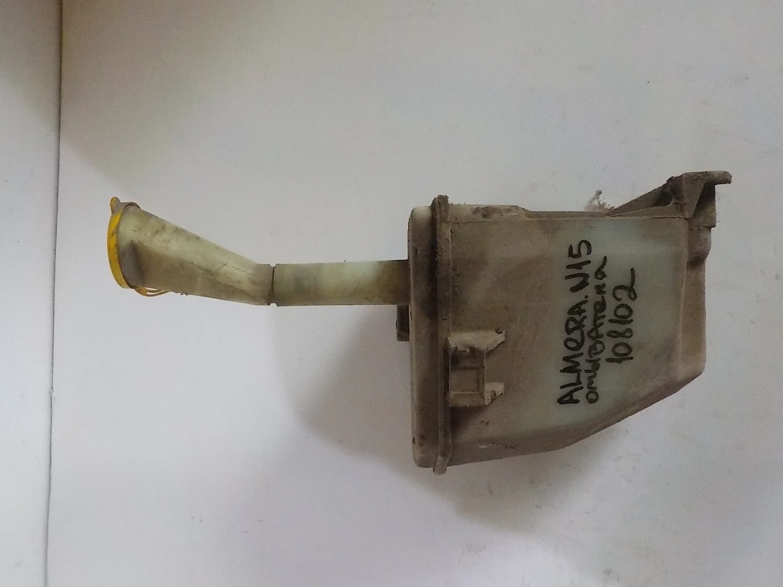 бачок стеклоомывателя Nissan Sunny B14 (1994—1999)