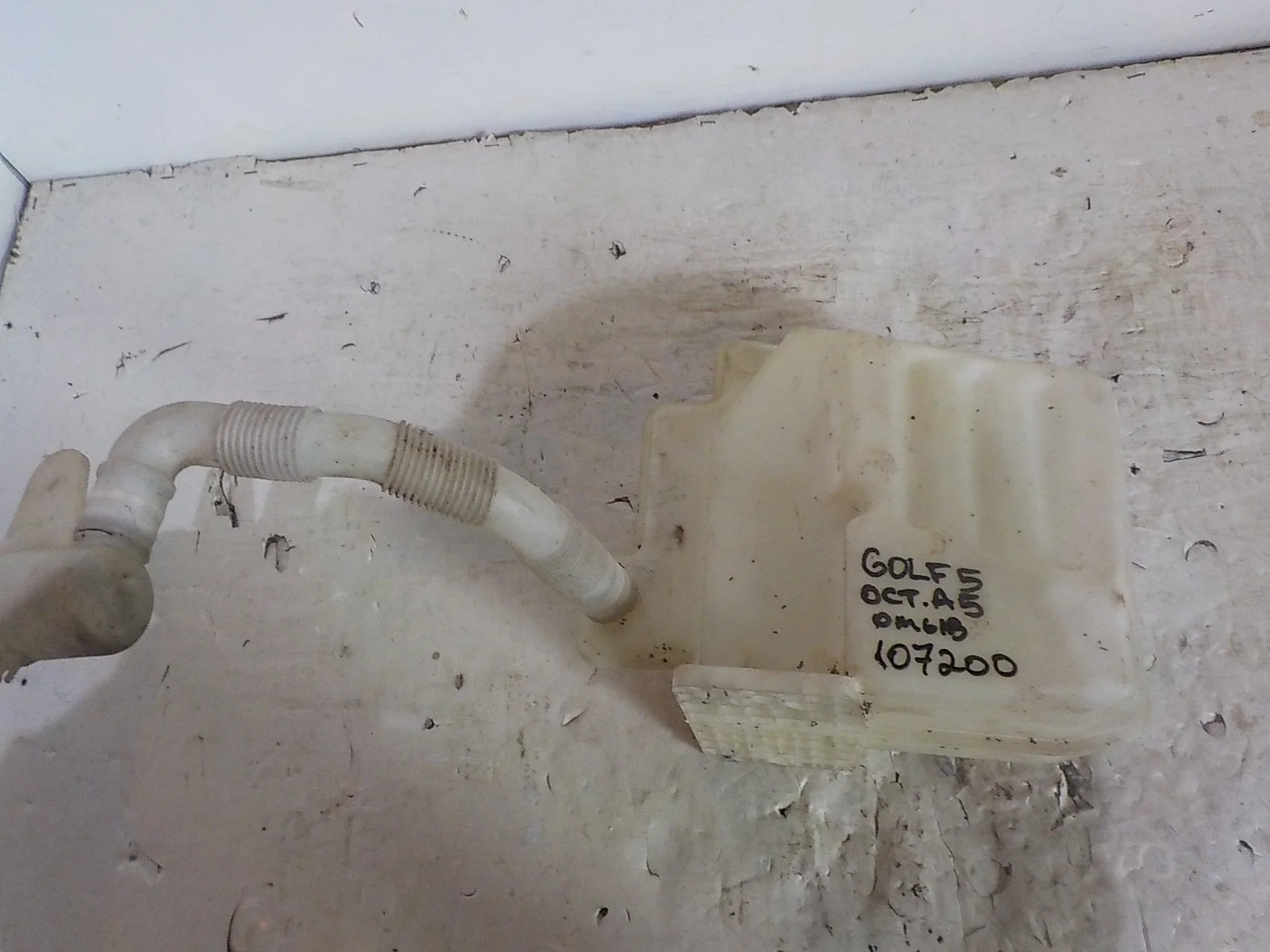 бачок стеклоомывателя Volkswagen Golf Mk6 (2008—2012)