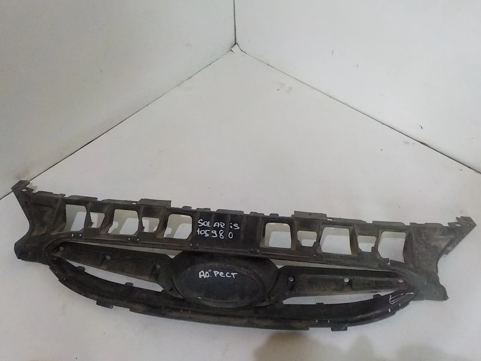 Решетка радиатора Hyundai Solaris I (2010—2014)
