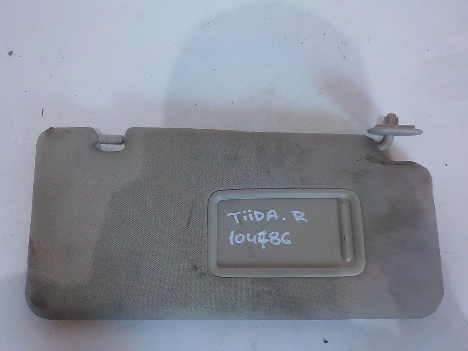 козырек Nissan Tiida C11 (2004—2012)  Право