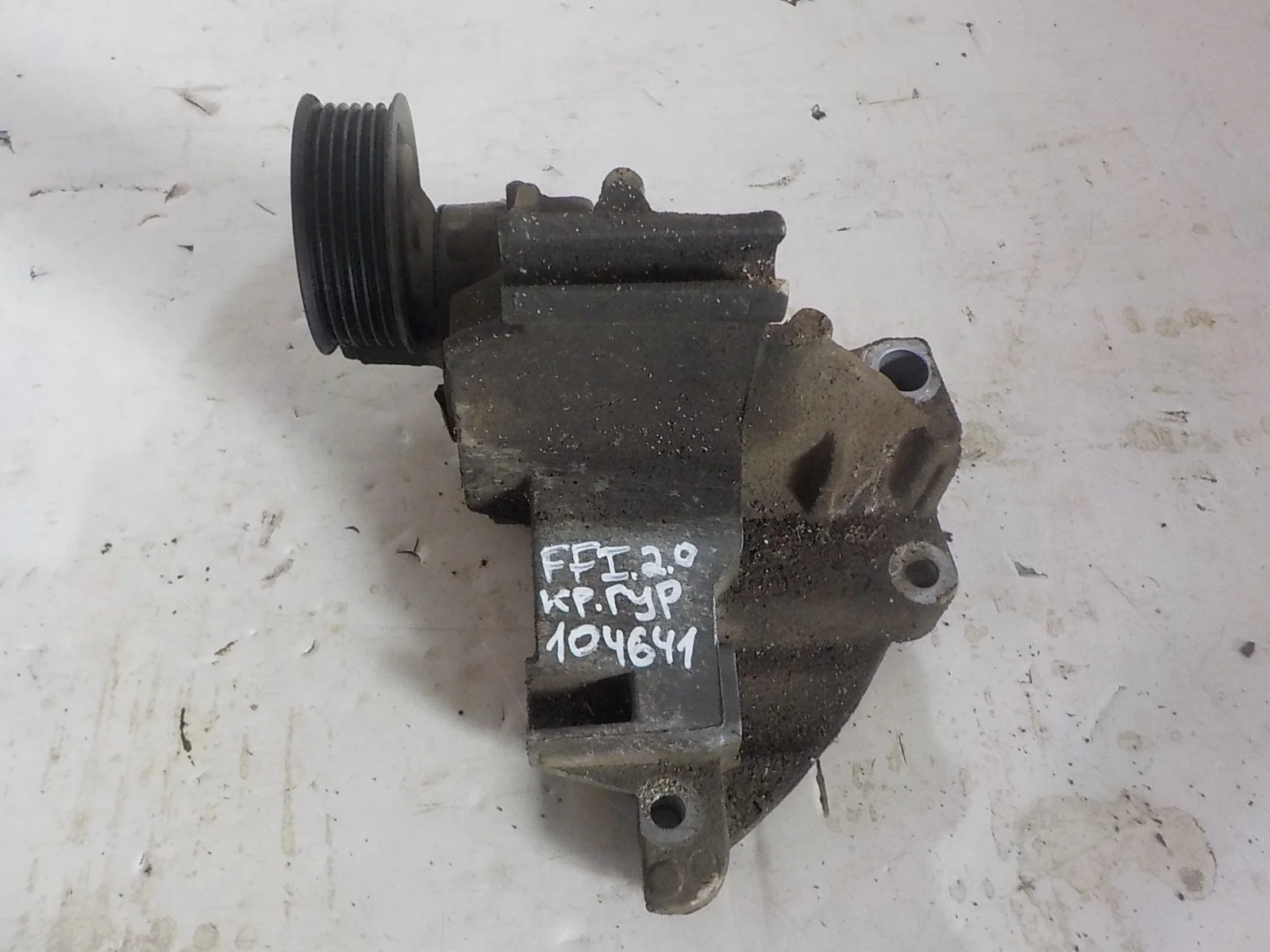 Кронштейн генератора Ford Focus I (1998—2004)