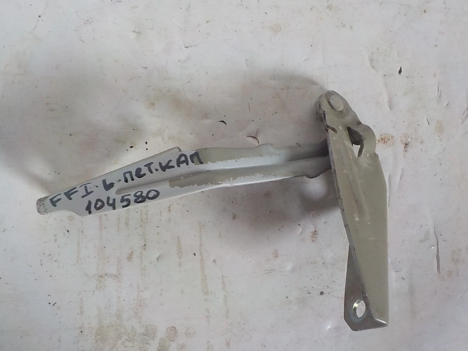 Петля капота Ford Focus I (1998—2004) Перед Лево