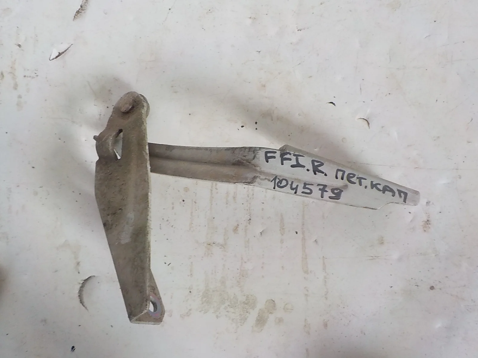 Петля капота Ford Focus I (1998—2004)