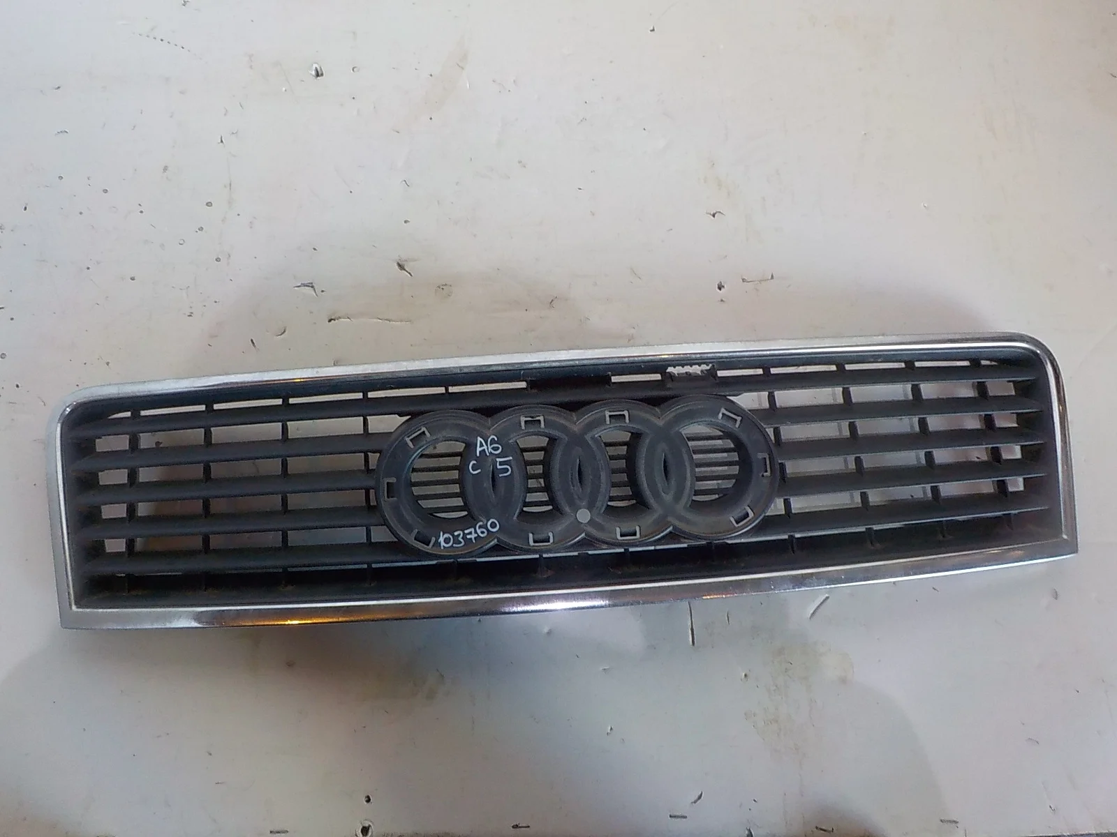 Решетка радиатора Audi A6 C5 (1997—2001)