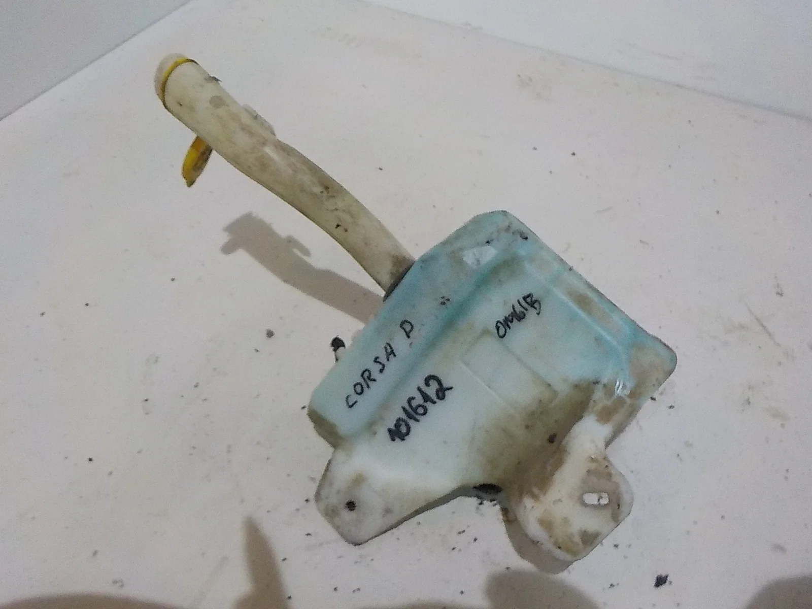 бачок стеклоомывателя Opel Corsa D (2006—2010)