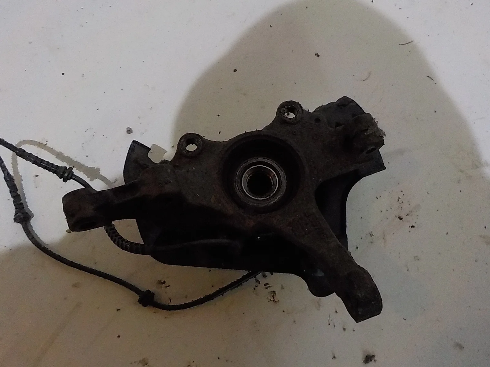 кулак поворотный Opel Corsa D (2006—2010) Перед Лево