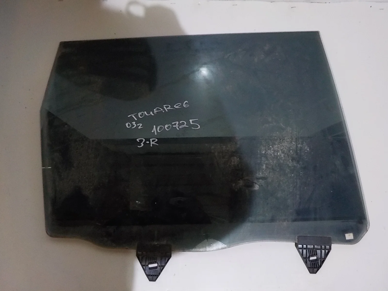 стекло Volkswagen Touareg I (2002—2006) Зад Право