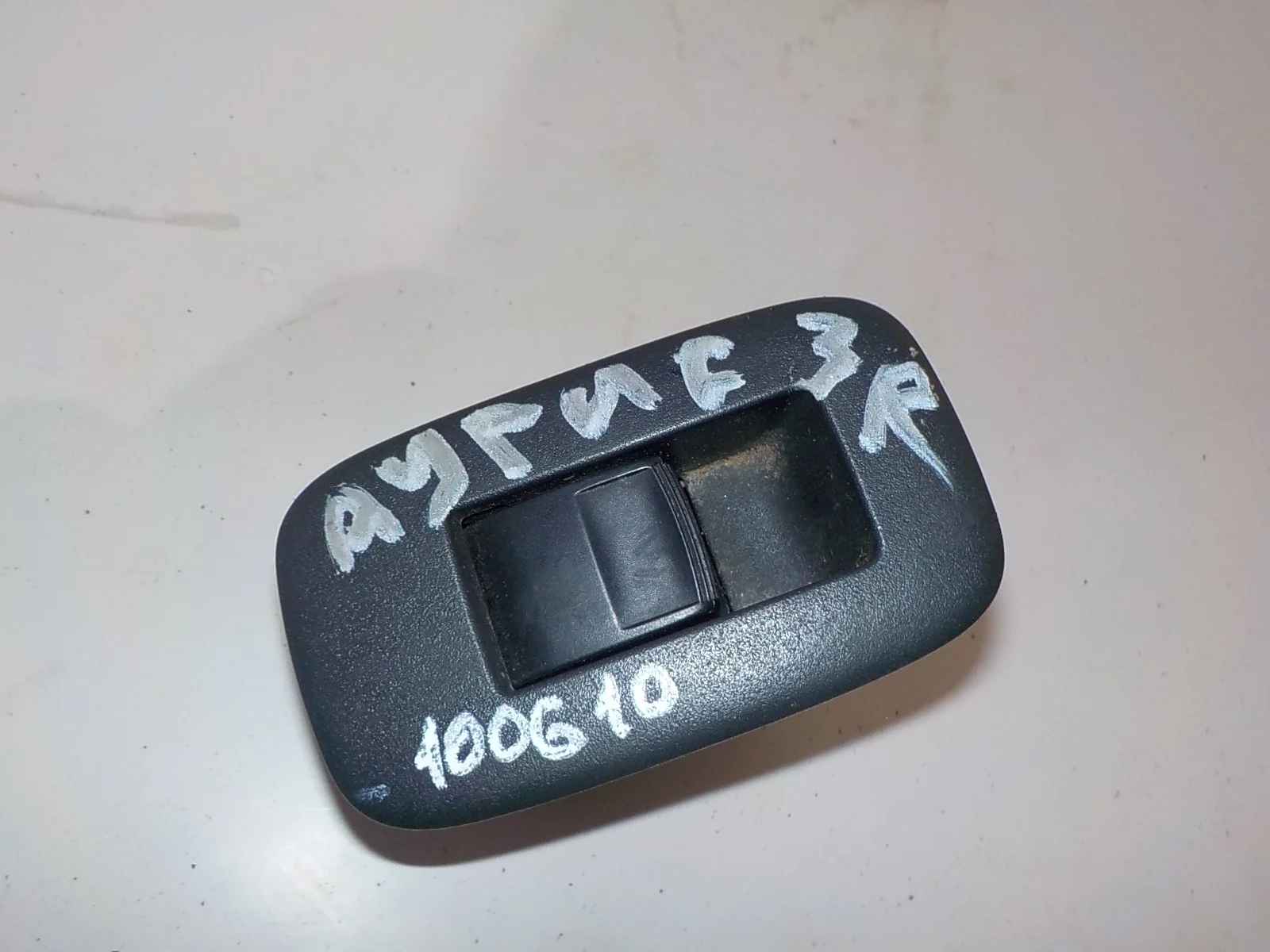 клавиши стеклоподъемников Toyota Highlander II рестайлинг (2010—2013) Зад Право