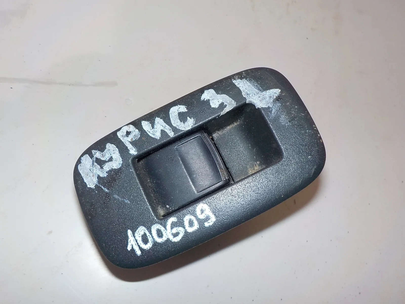 клавиши стеклоподъемников Toyota Highlander II рестайлинг (2010—2013) Зад Лево