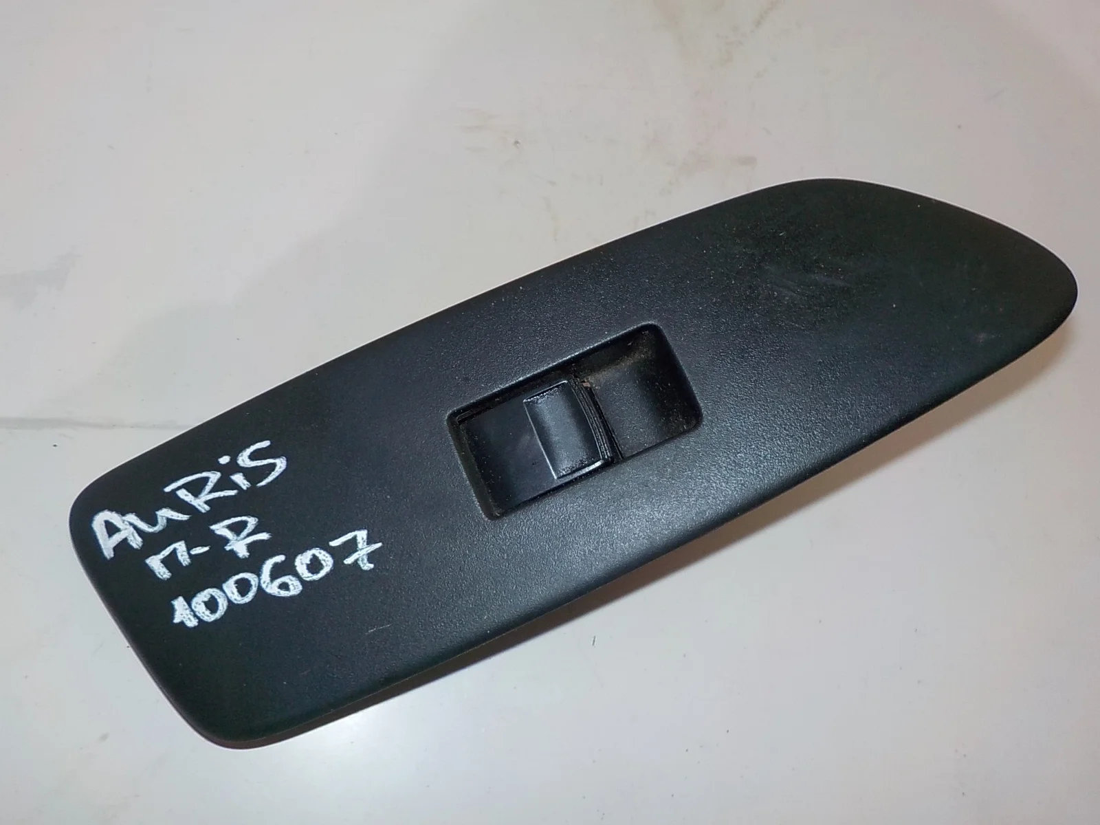 клавиши стеклоподъемников Toyota Highlander II рестайлинг (2010—2013) Перед Право