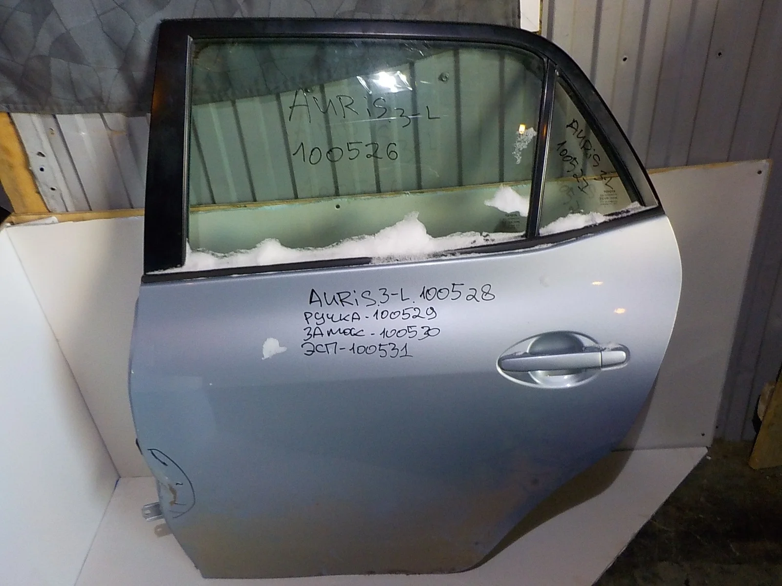 стекло Toyota Auris E150 (2006—2010) Зад Лево