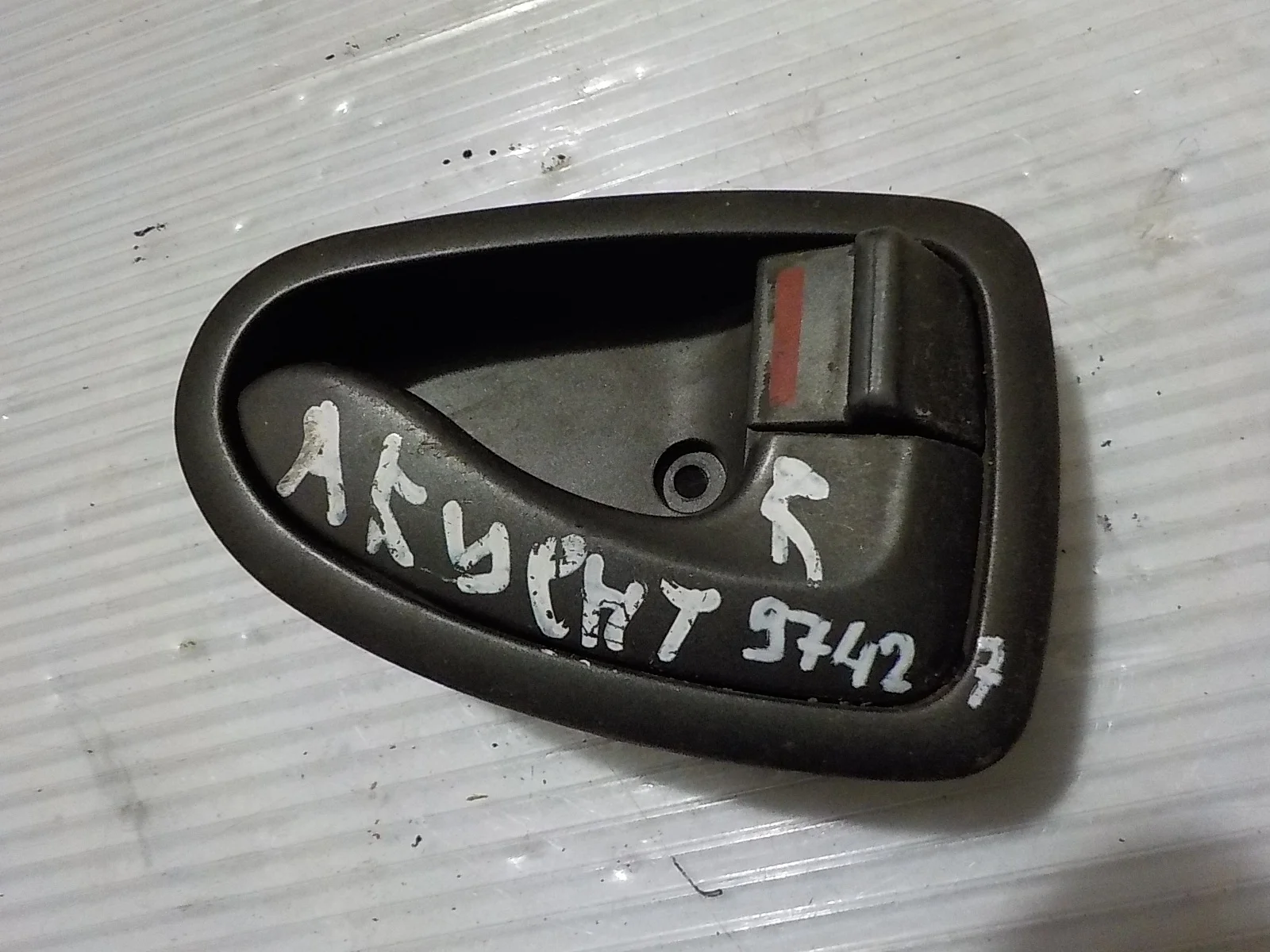 Ручка двери внутренняя Hyundai Accent II (1999—2012)