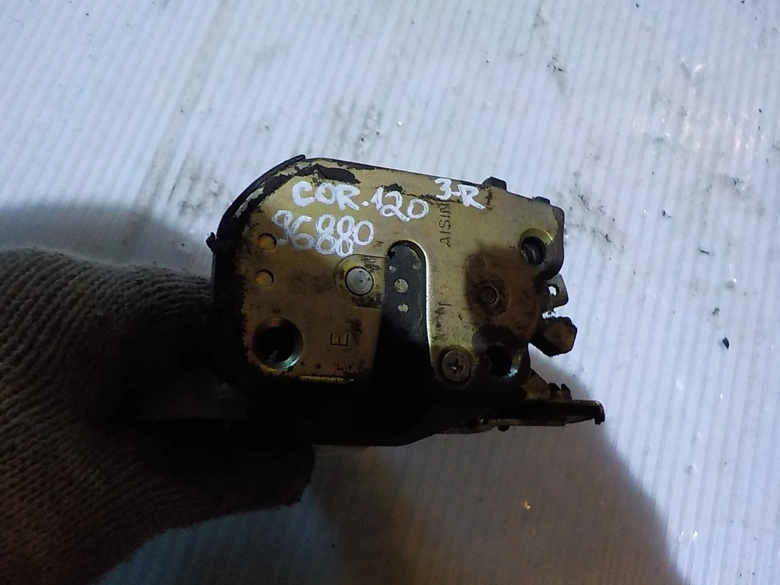 Замок двери Toyota Avensis T250 (2003—2006)