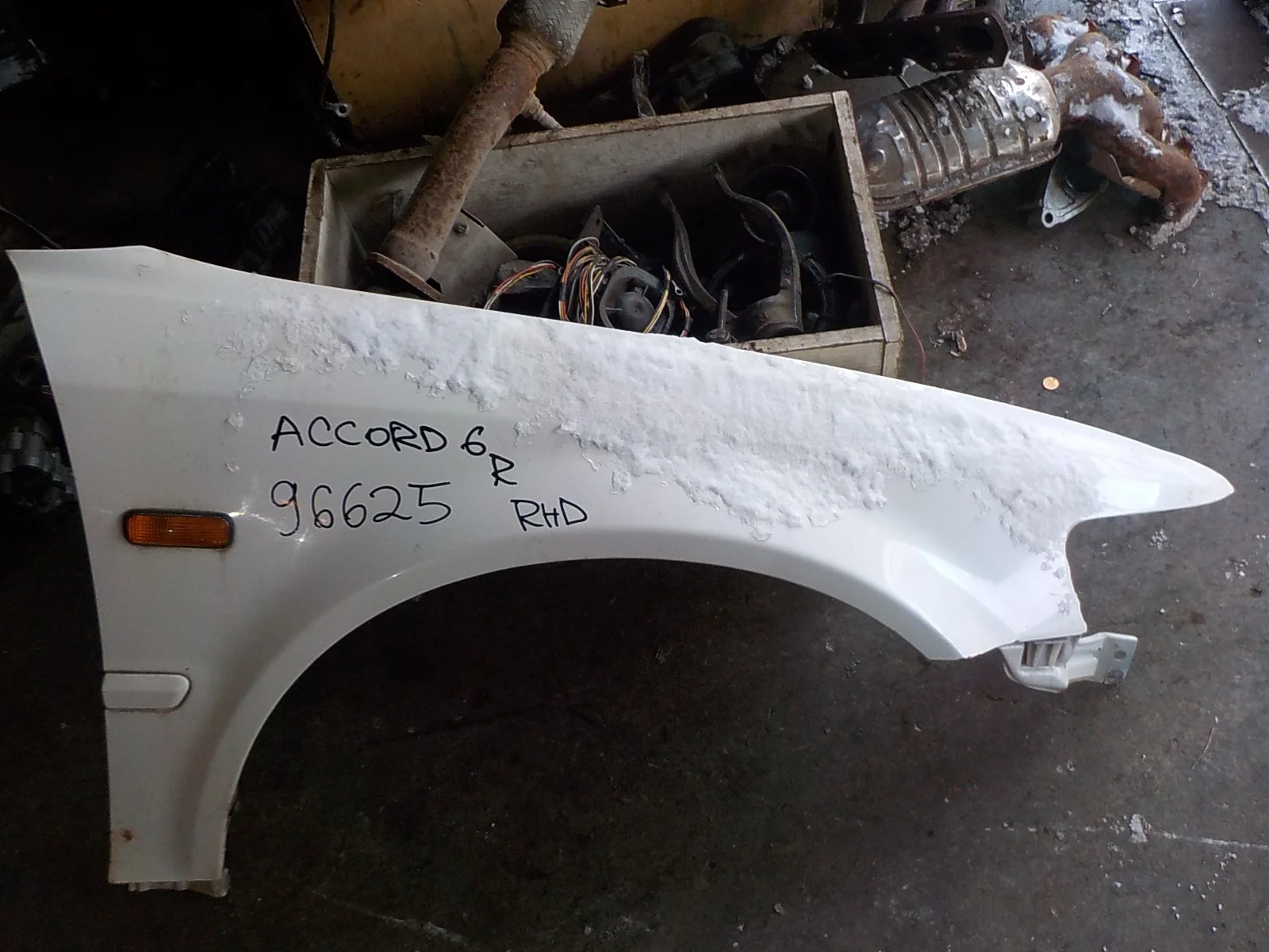 Крыло Honda Accord VI (1997—2002) Перед Право
