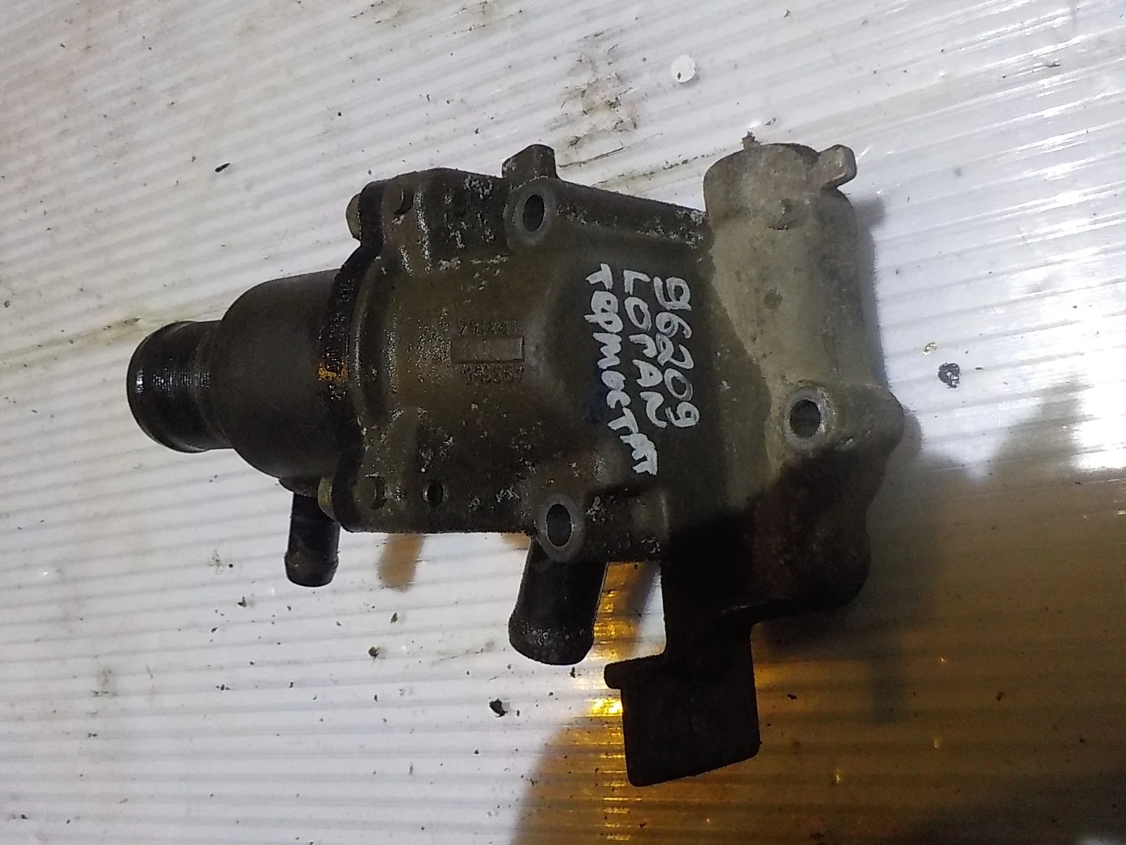 Корпус термостата Renault Logan I (2004—2009)