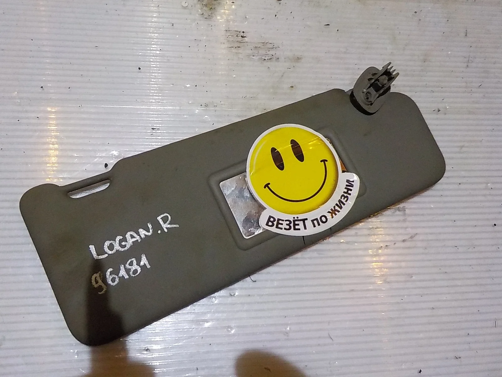 козырек Renault Logan I (2004—2009)  Право