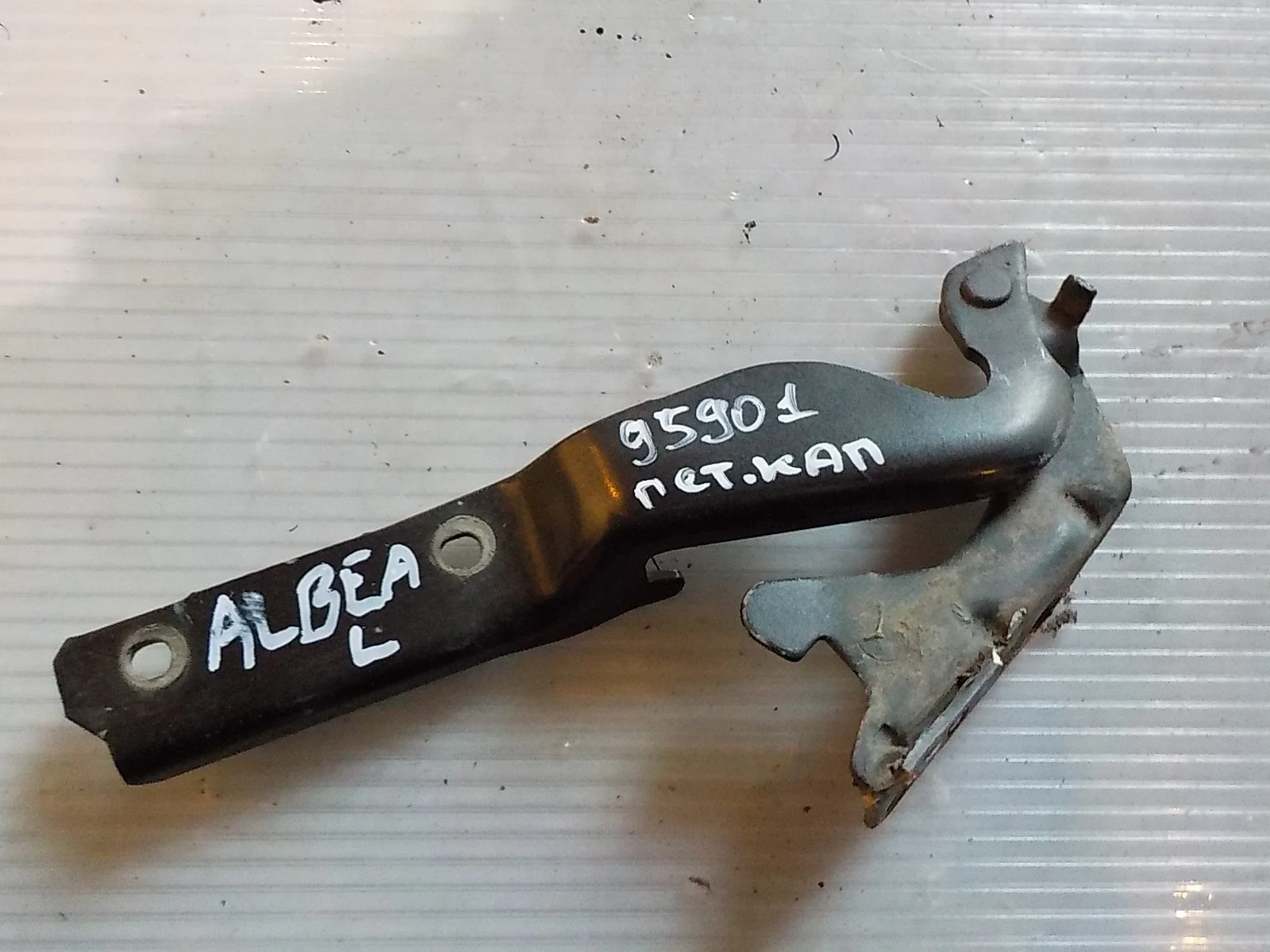 Петля капота FIAT Albea I рестайлинг (2005—2012)