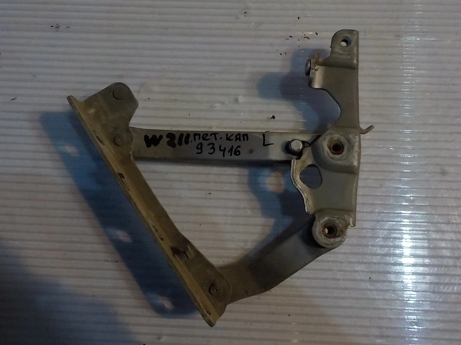 Петля капота Mercedes-Benz E-класс W211/S211 (2002—2006)