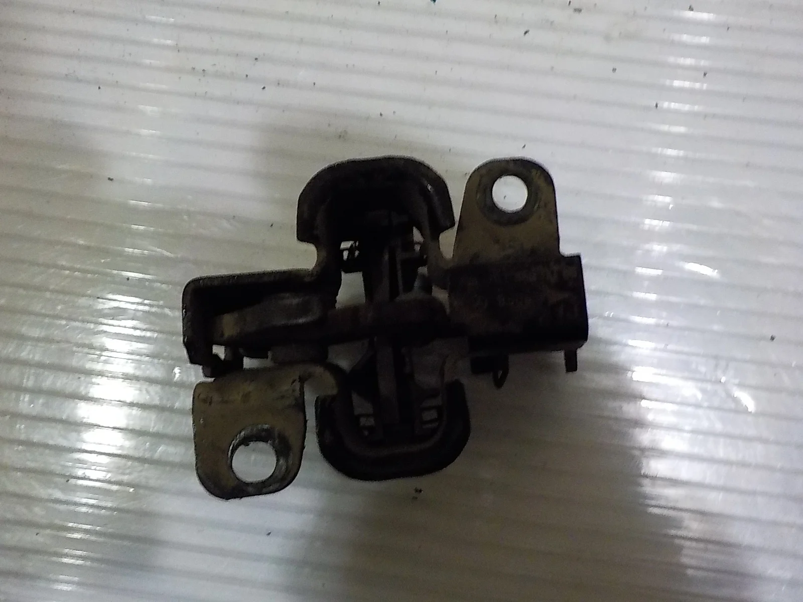 Замок капота Mercedes-Benz C-класс W203/S203/CL203 (2000—2004)