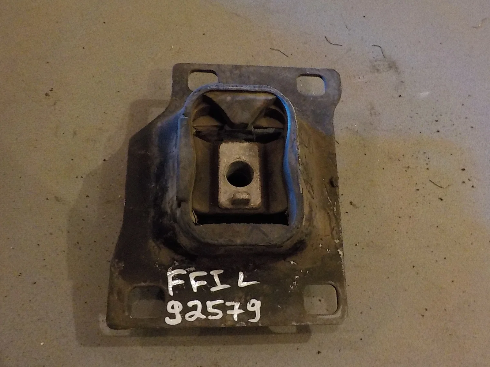 Опора двигателя Ford Focus I (1998—2004)  Лево