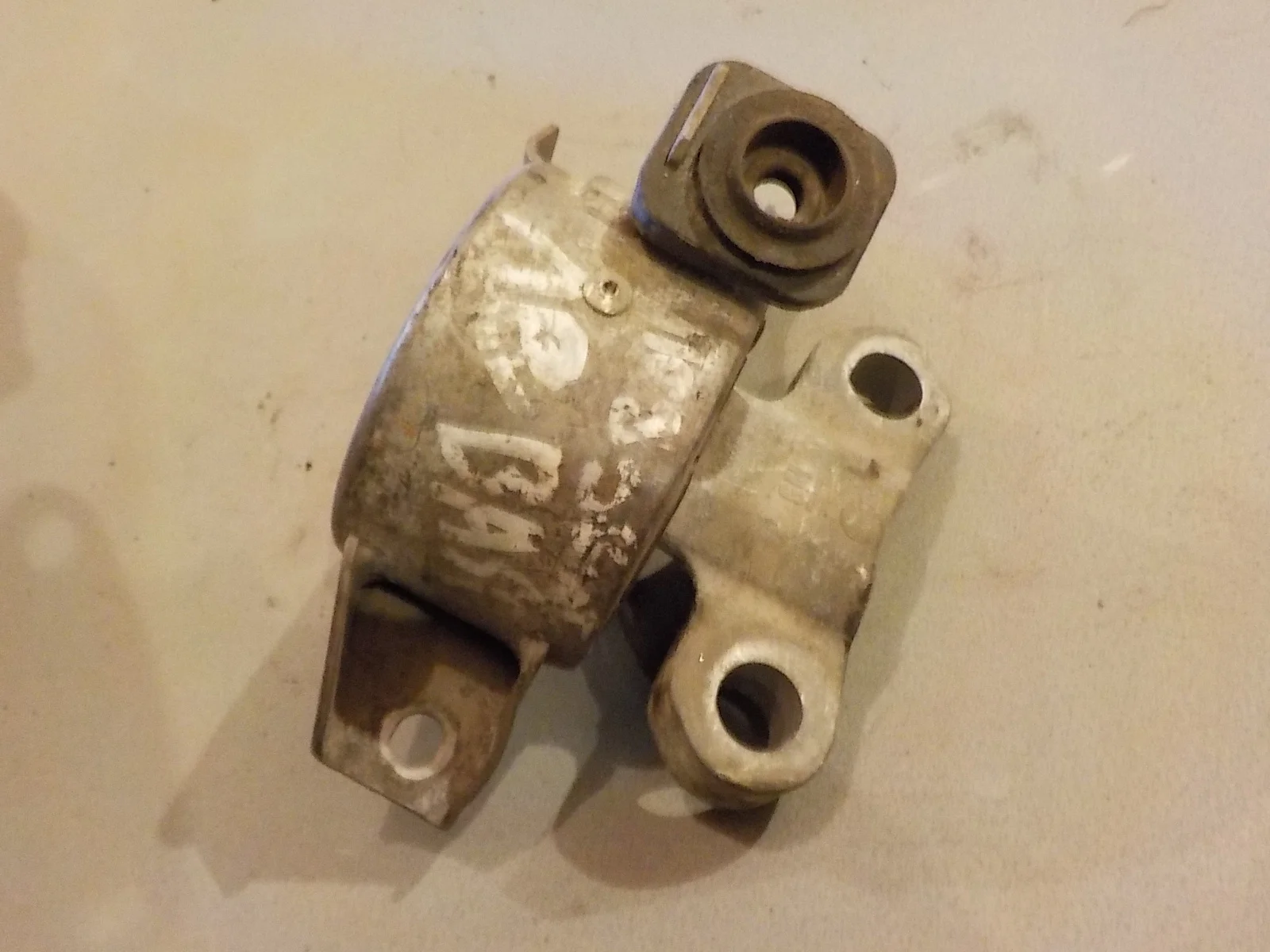 Опора двигателя Opel Corsa D (2006—2010)