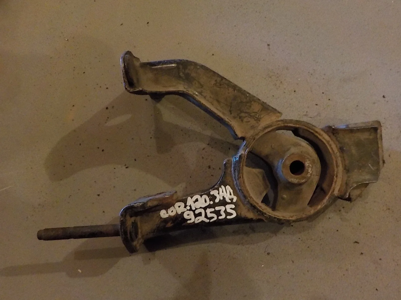 Опора двигателя Toyota Corolla IX (2000—2004) Зад