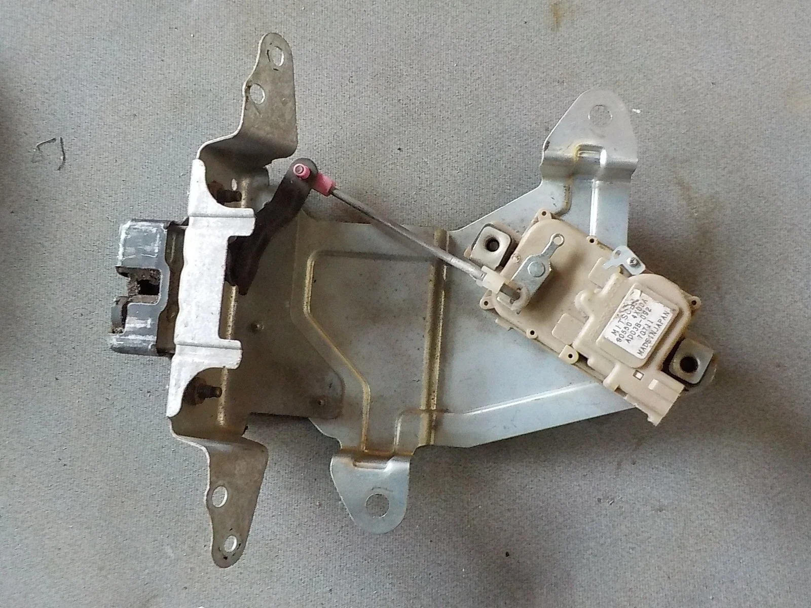 Замок крышки багажника Nissan Pathfinder III (2004—2010)