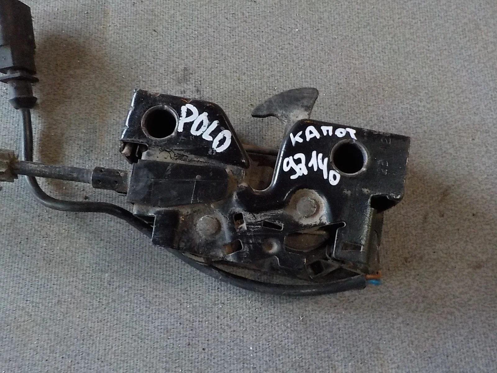 Замок капота Volkswagen Polo V (2009—2015)