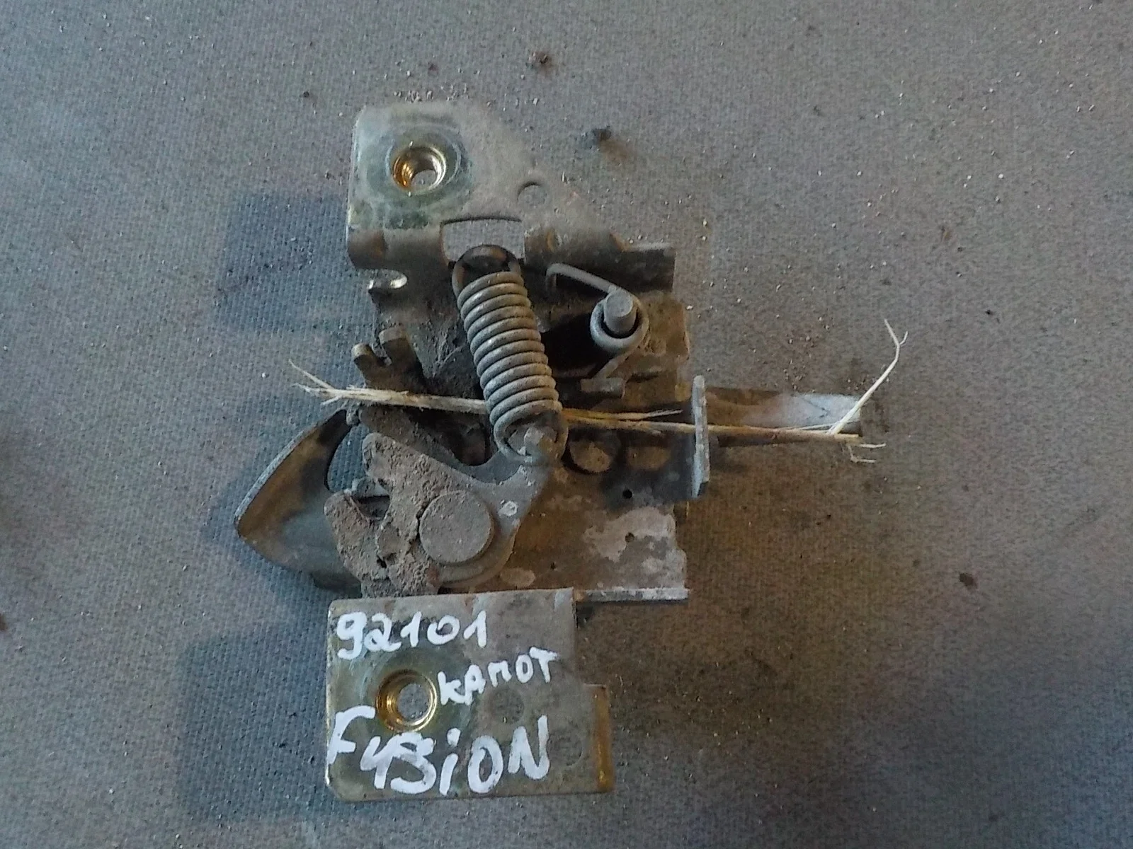 Замок капота Ford Fusion I рестайлинг (2005—2012)