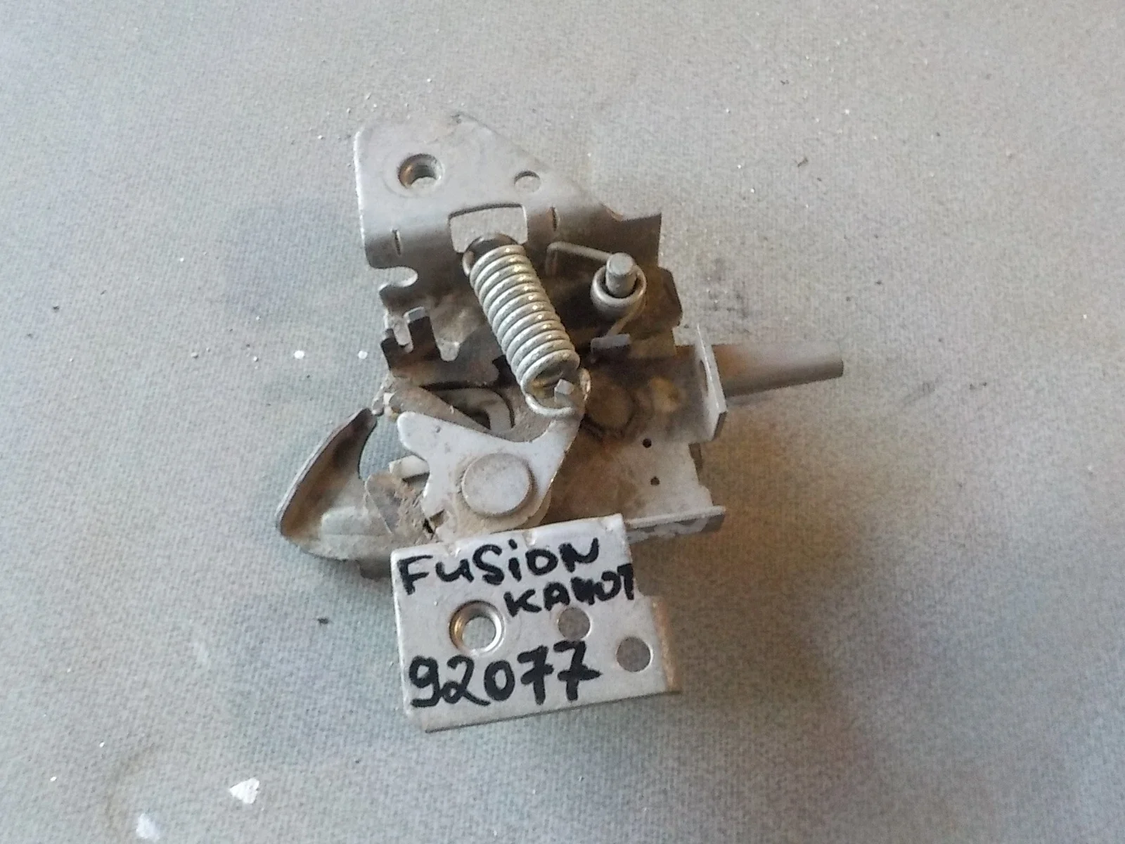 Замок капота Ford Fusion I рестайлинг (2005—2012)