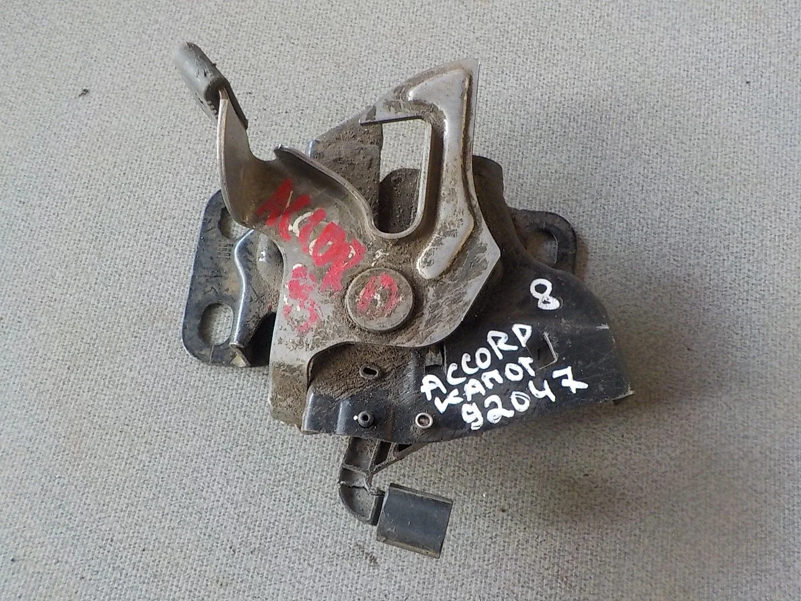 Замок капота Honda Accord VIII (2007—2011)