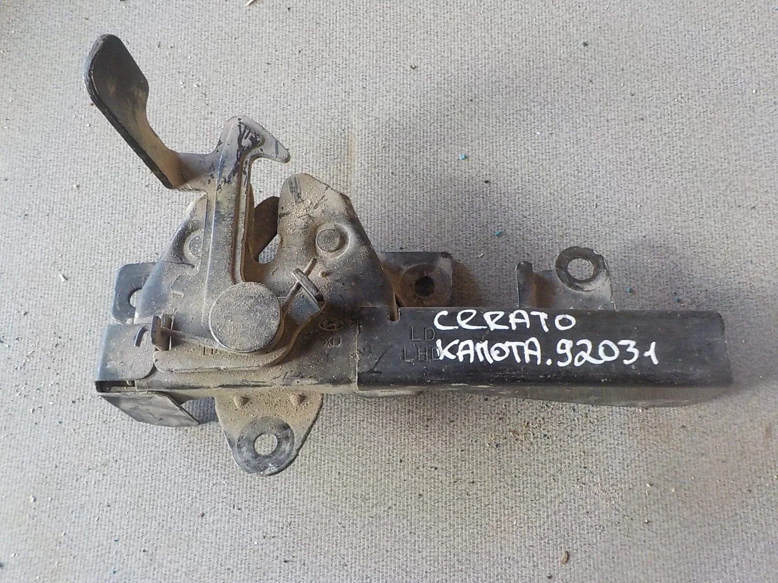 Замок капота Kia Cerato I рестайлинг (2006—2009)