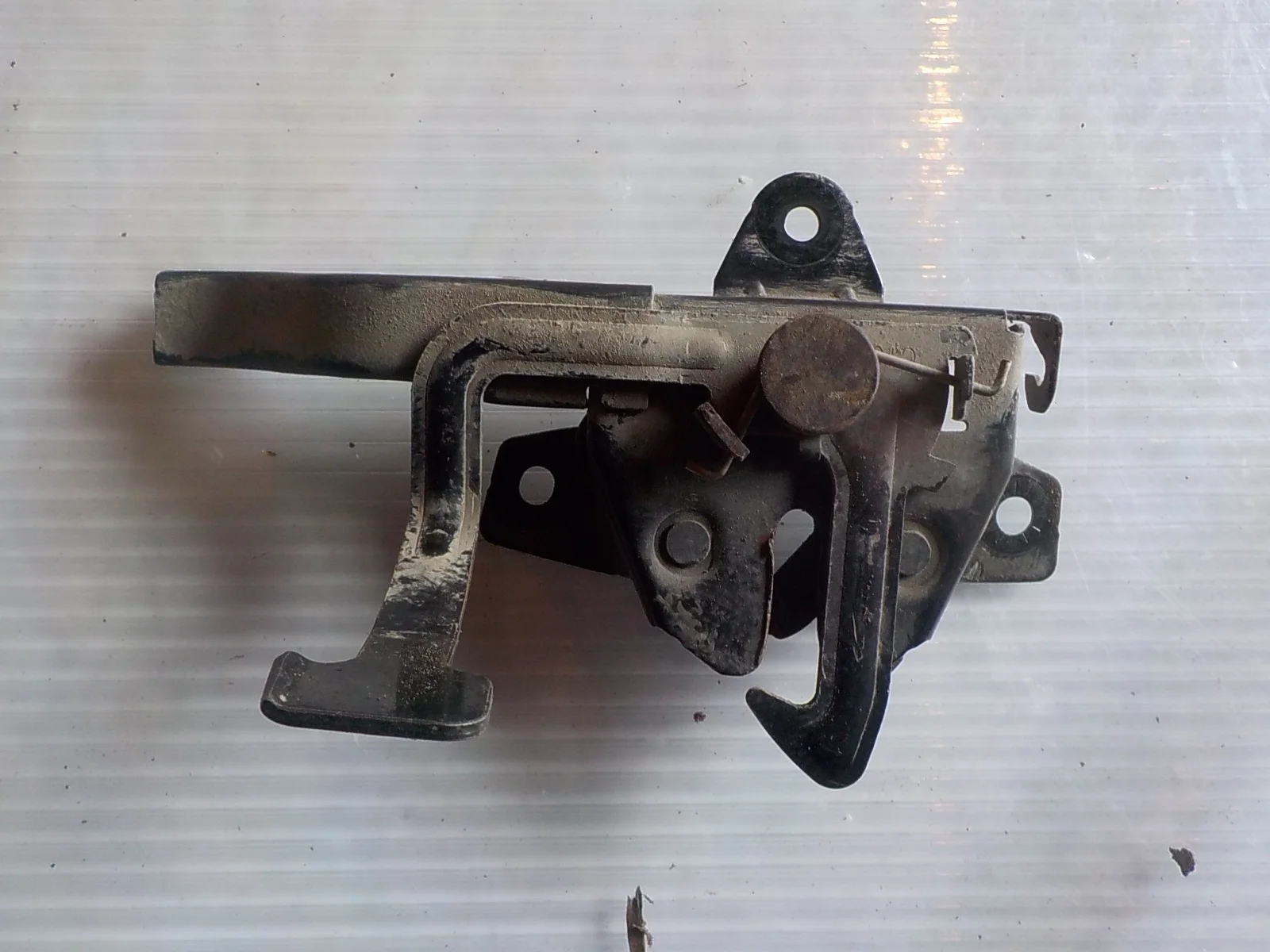 Замок капота SsangYong Actyon Sports I (2006—2012)