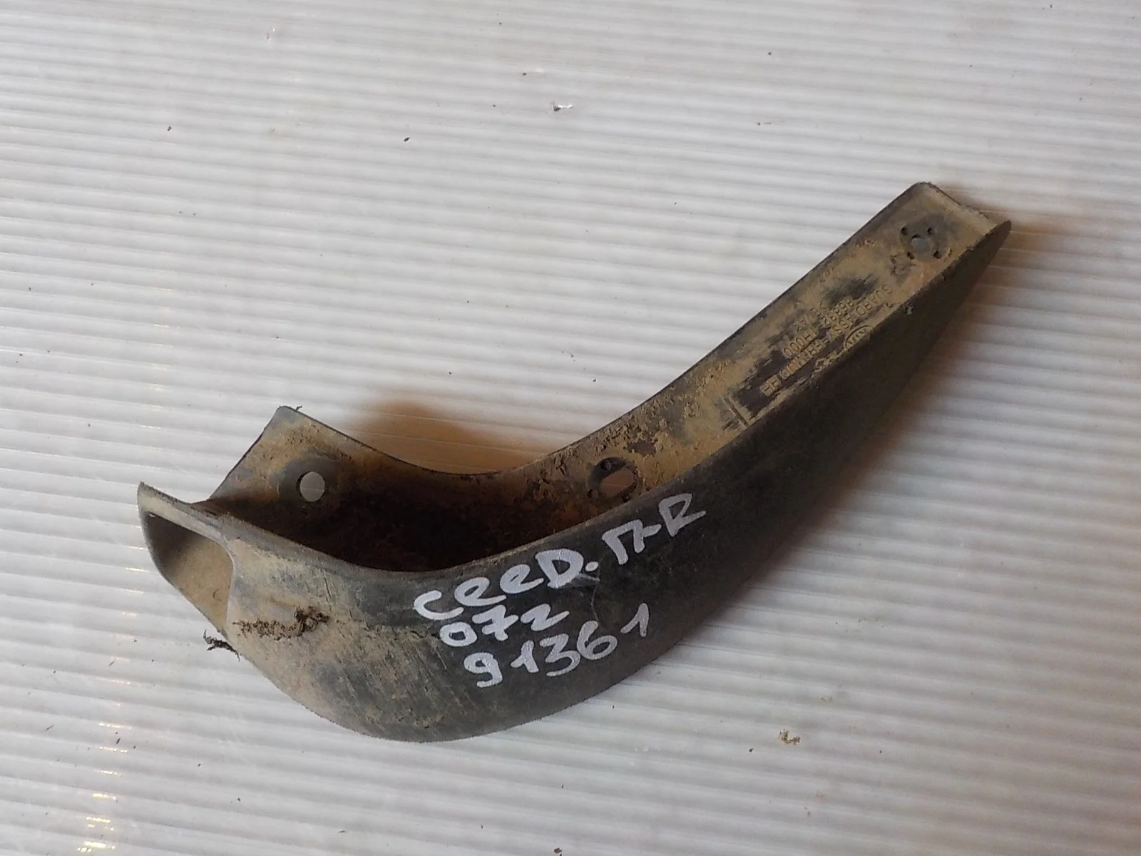 Брызговик Kia Ceed ED (2006—2010) Перед Право