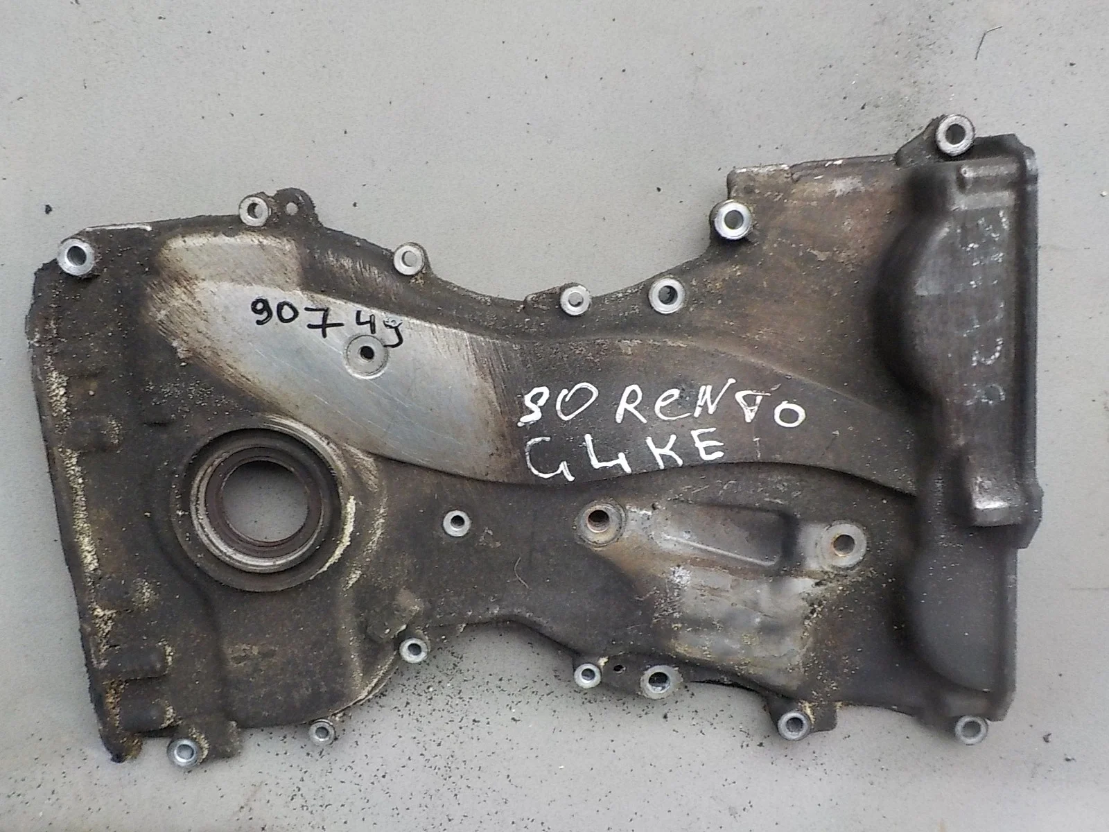 крышка двигателя Kia Sorento I (2002—2006) Перед