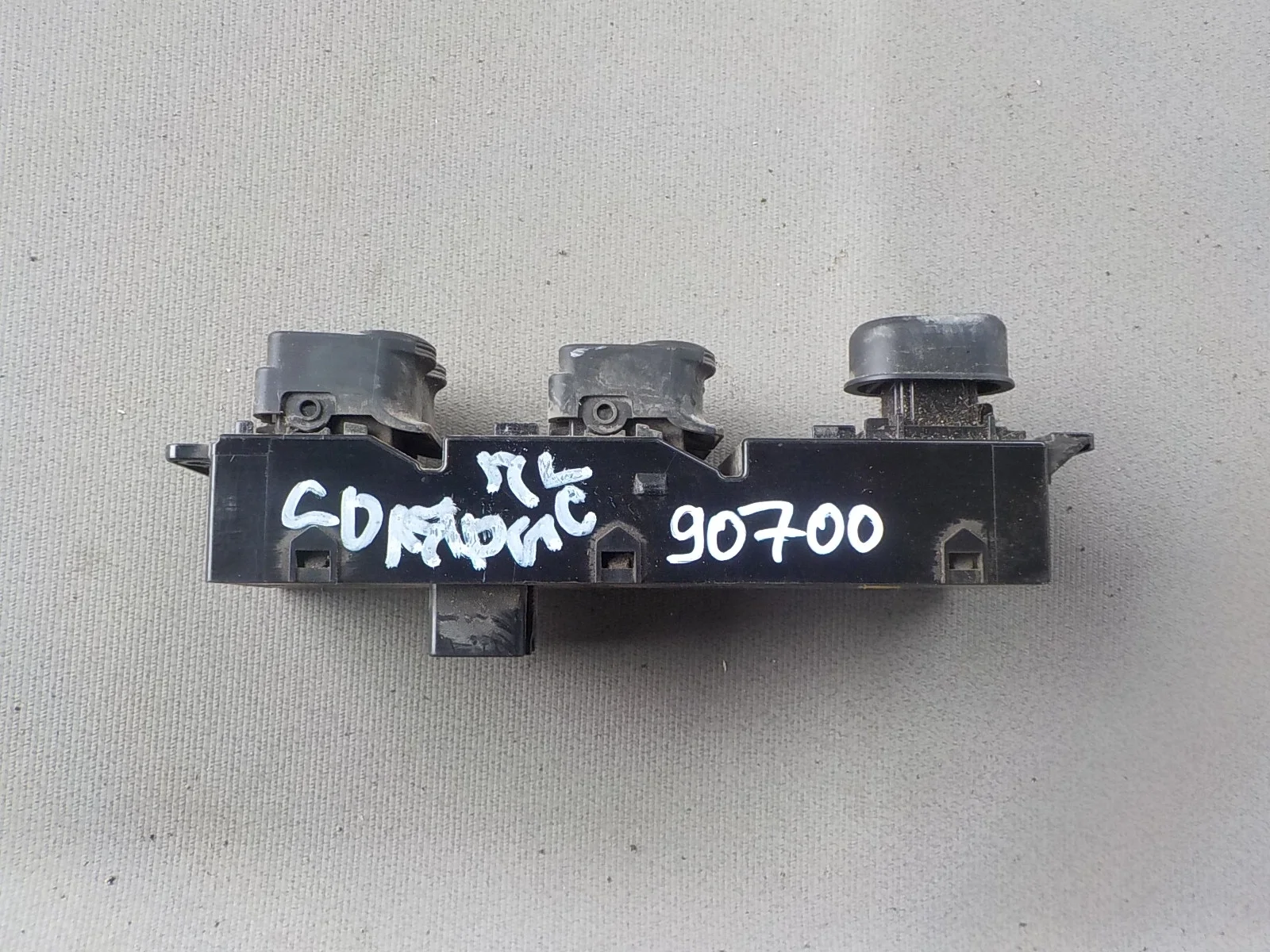 клавиши стеклоподъемников Hyundai Solaris I (2010—2014)