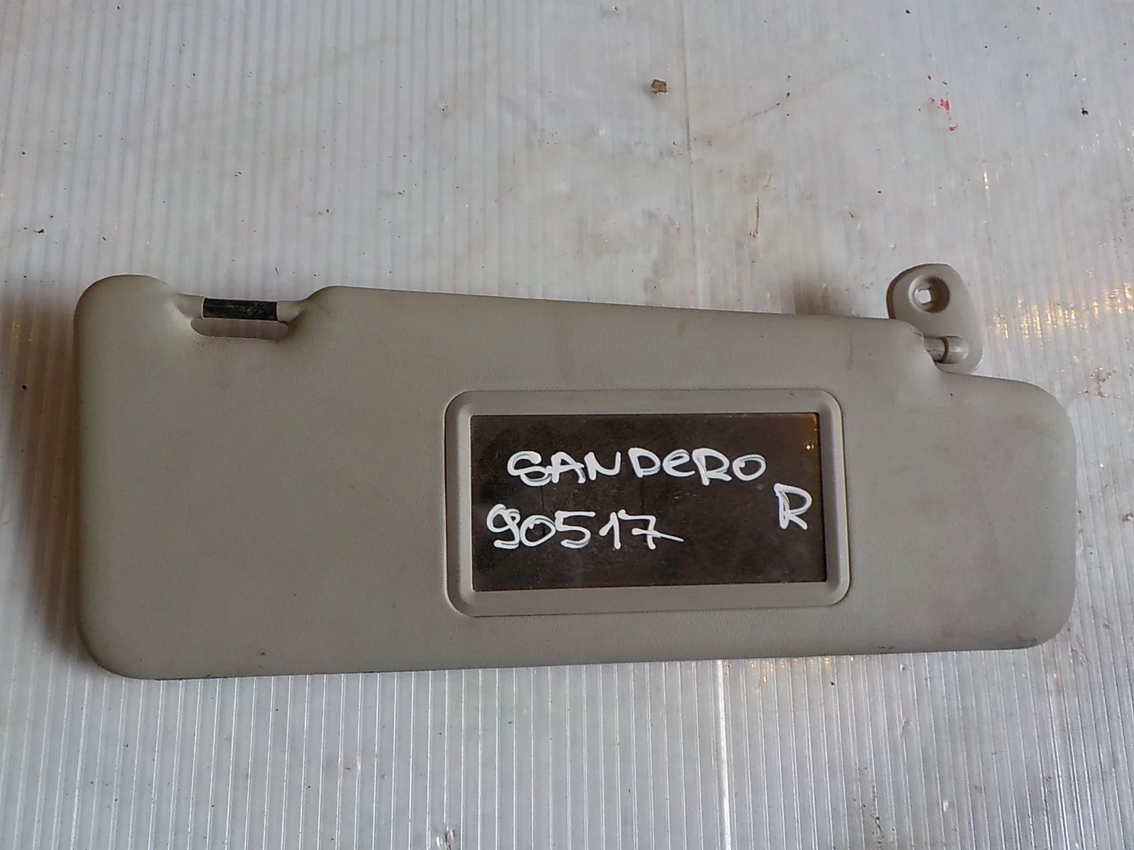 козырек Renault Logan I (2004—2009)  Право