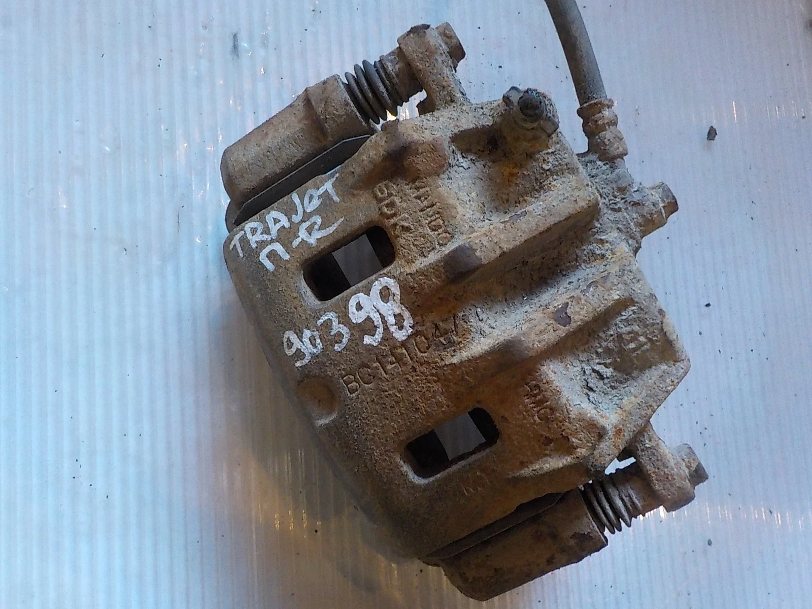 суппорт Hyundai Trajet I (1999—2004) Перед Право