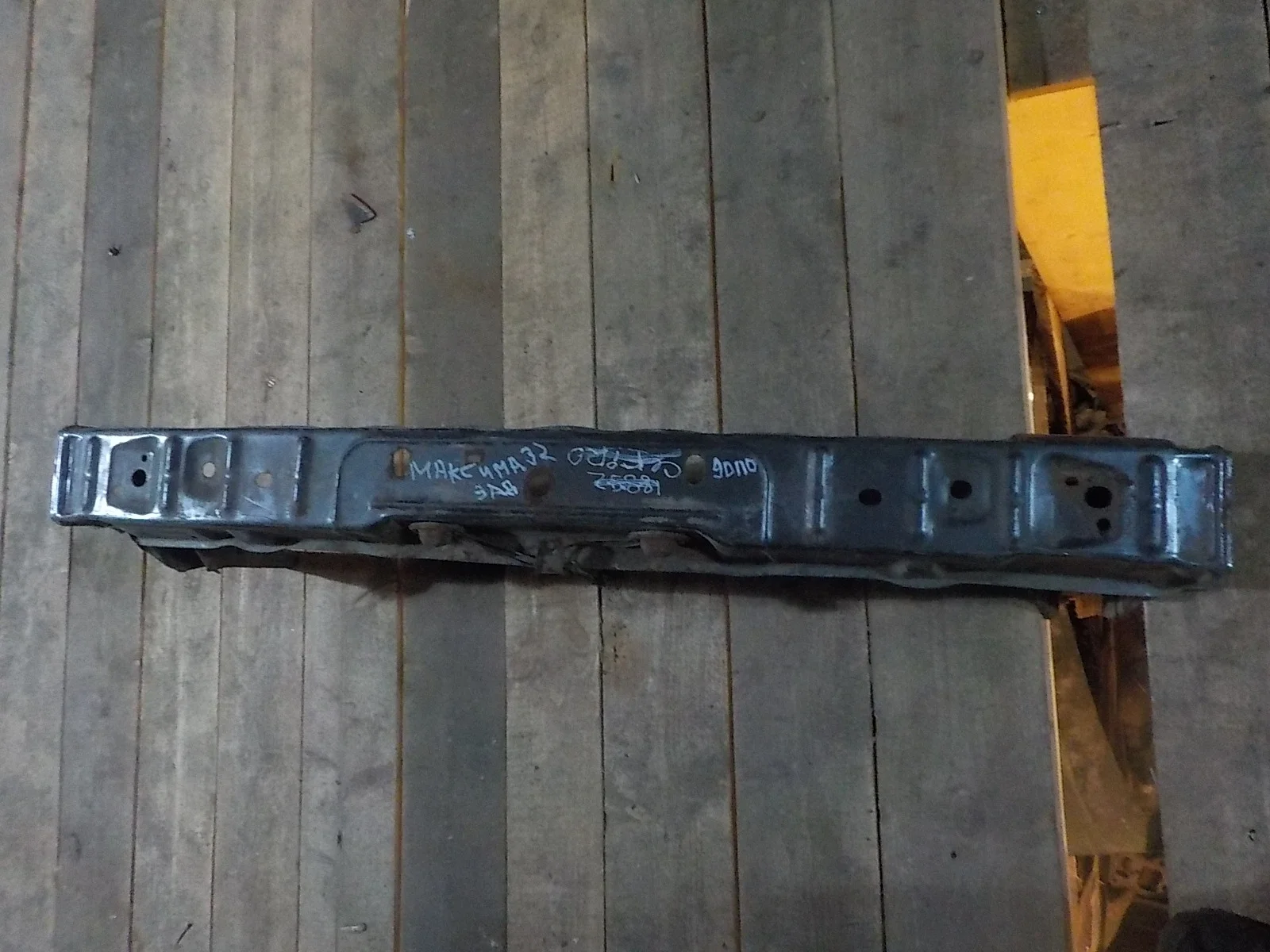 Усилитель бампера Nissan Maxima A32 (1994—2000) Зад