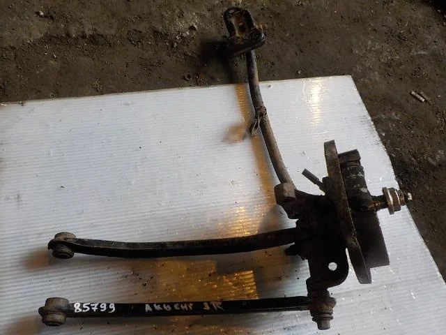 кулак поворотный Hyundai Accent II (1999—2012) Зад Право