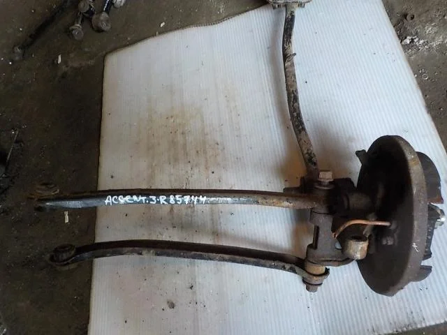 кулак поворотный Hyundai Accent II (1999—2012) Зад Право